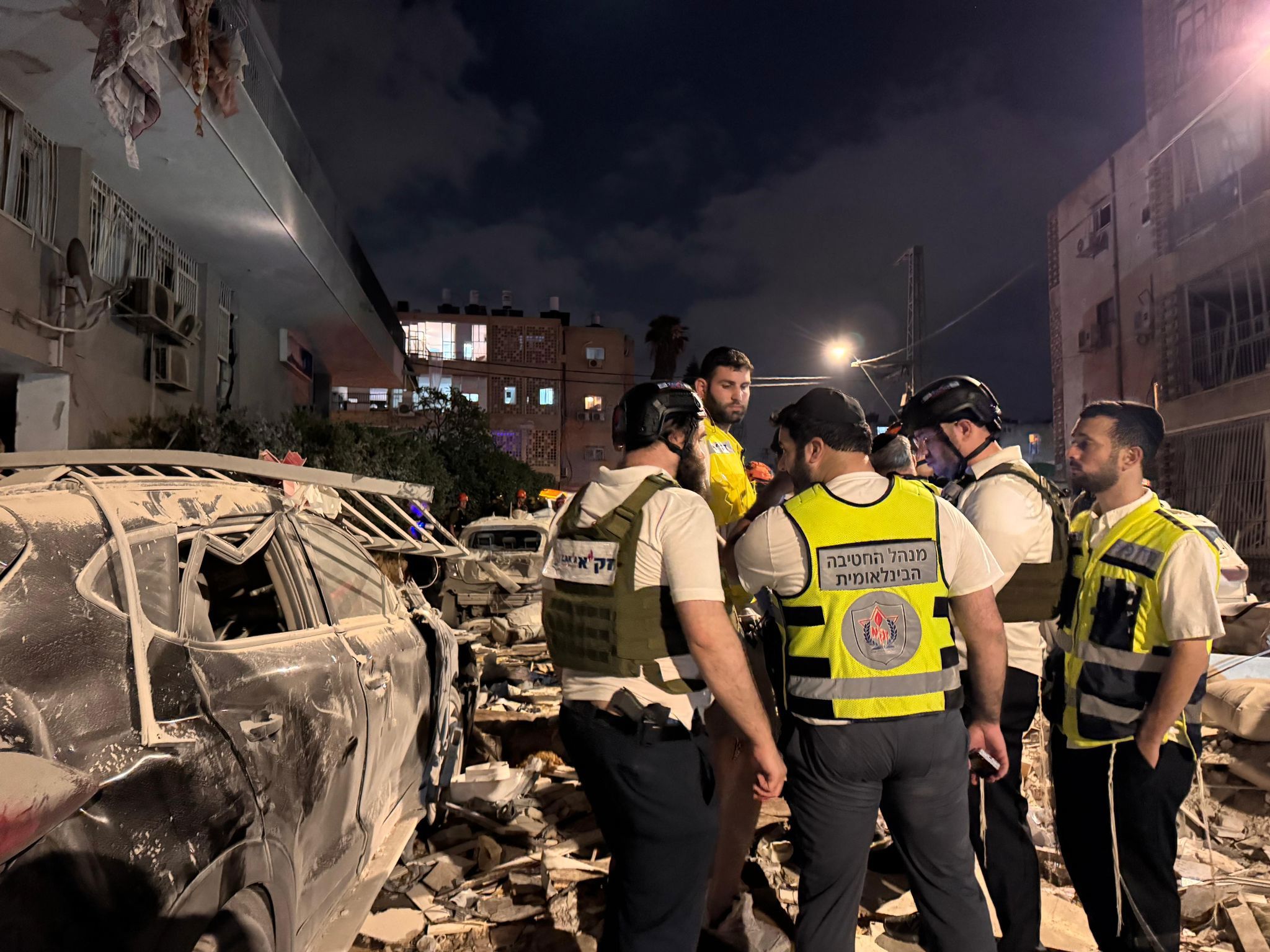חילוץ שתי גופות מהריסות הבניין בבת ים