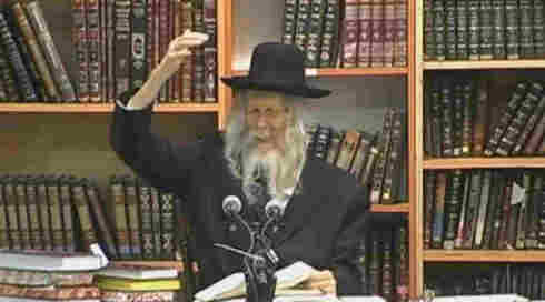 הרב ברלנד בשיעור לחסידיו: "אישה זה חמור"