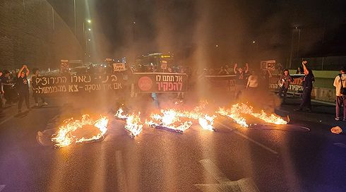 במחאה לשחרור החטופים: מפגינים חסמו את נתיבי איילון