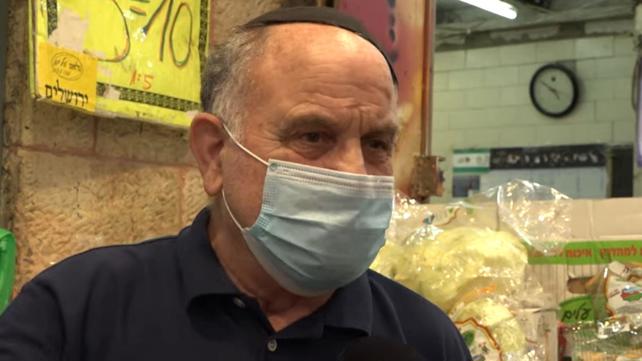 שלושה תושבי מיקרונזיה נסחפו עם סירת משוטים - ציירו שלט SOS בחול וחולצו מאי בודד