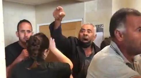 אחרי העימות עם האב השכול: אב המחבל עוכב לחקירה