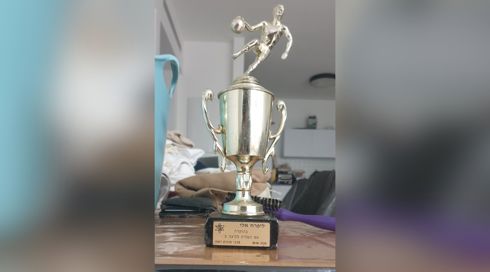 הגביע של אלי נגנב לפני 30 שנה - ונמצא בחאן יונס: "הייתי לוחם על הפרקט"