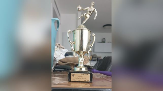 גביע כדורסל שנמצא בחאן יונס