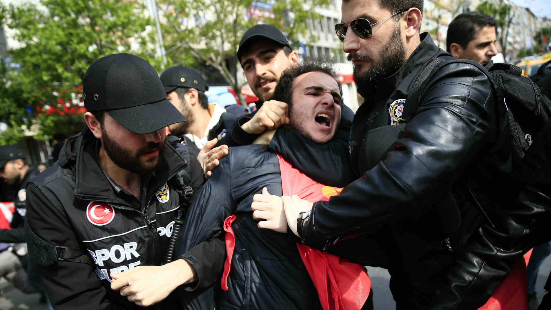 עצור בהפגנת יום הפועלים בטורקיה, מאי 2017