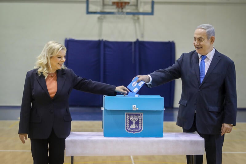 ראש הממשלה בנימין נתניהו ורעייתו שרה מצביעים בבחירות לכנסת, 2020