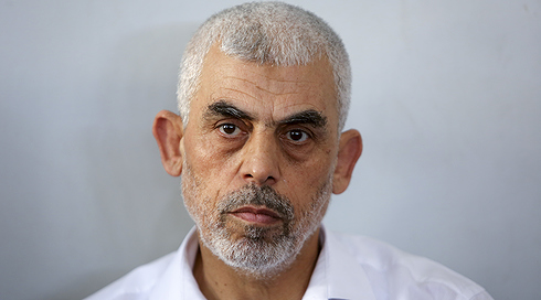 סינוואר ביקר באזורי הקרבות ונפגש עם הפלגים הפלסטיניים מחוץ למנהרה