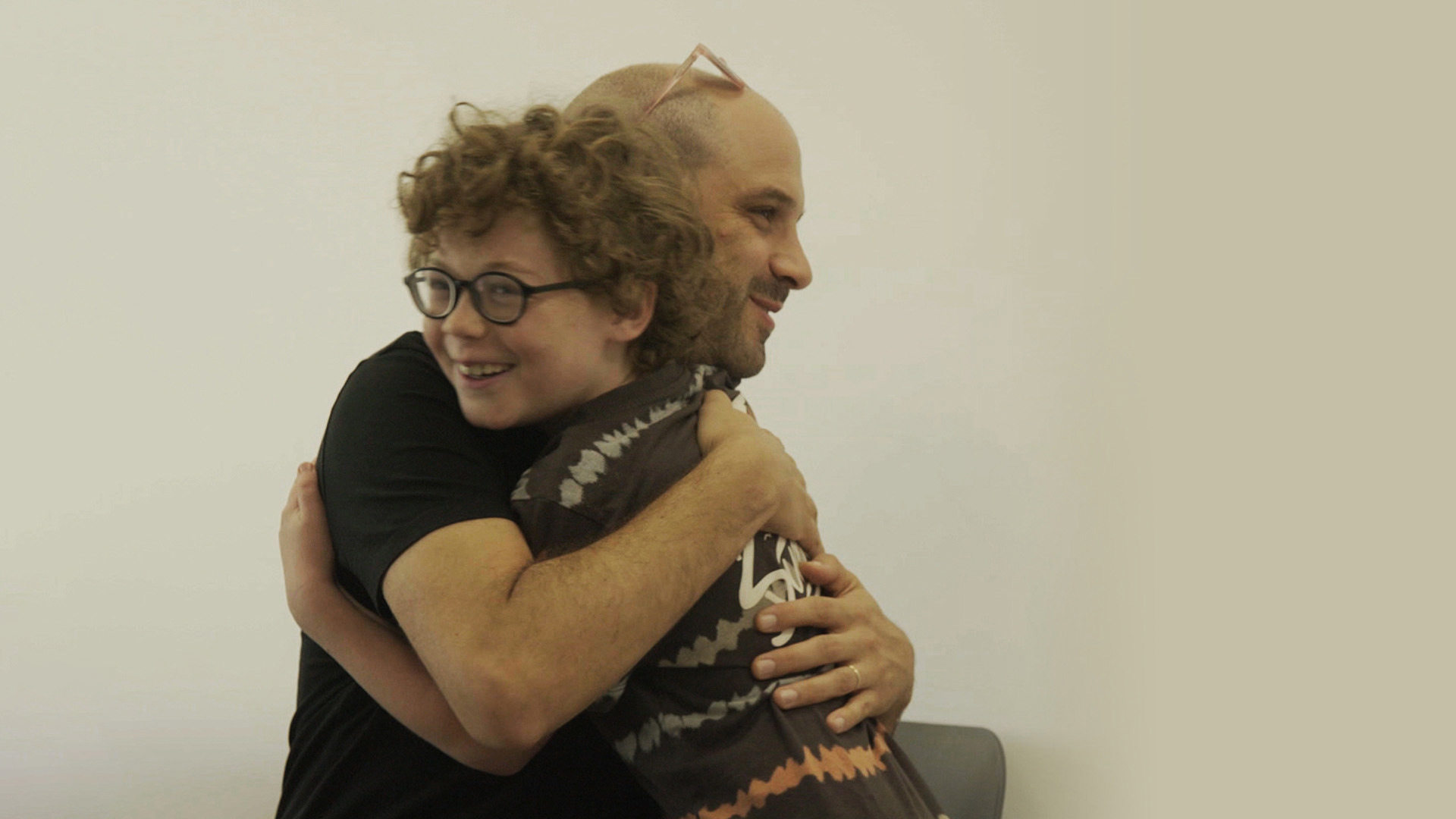 שני חיבוקים