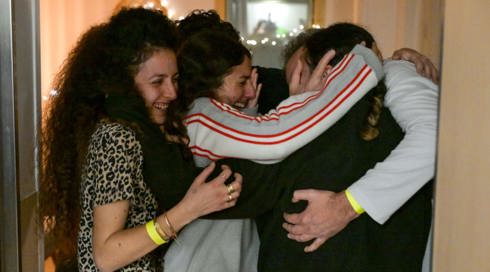 אבא של רומי גונן בריאיון ראשון: "היא שמעה אותי דרך התקשורת בשבי"