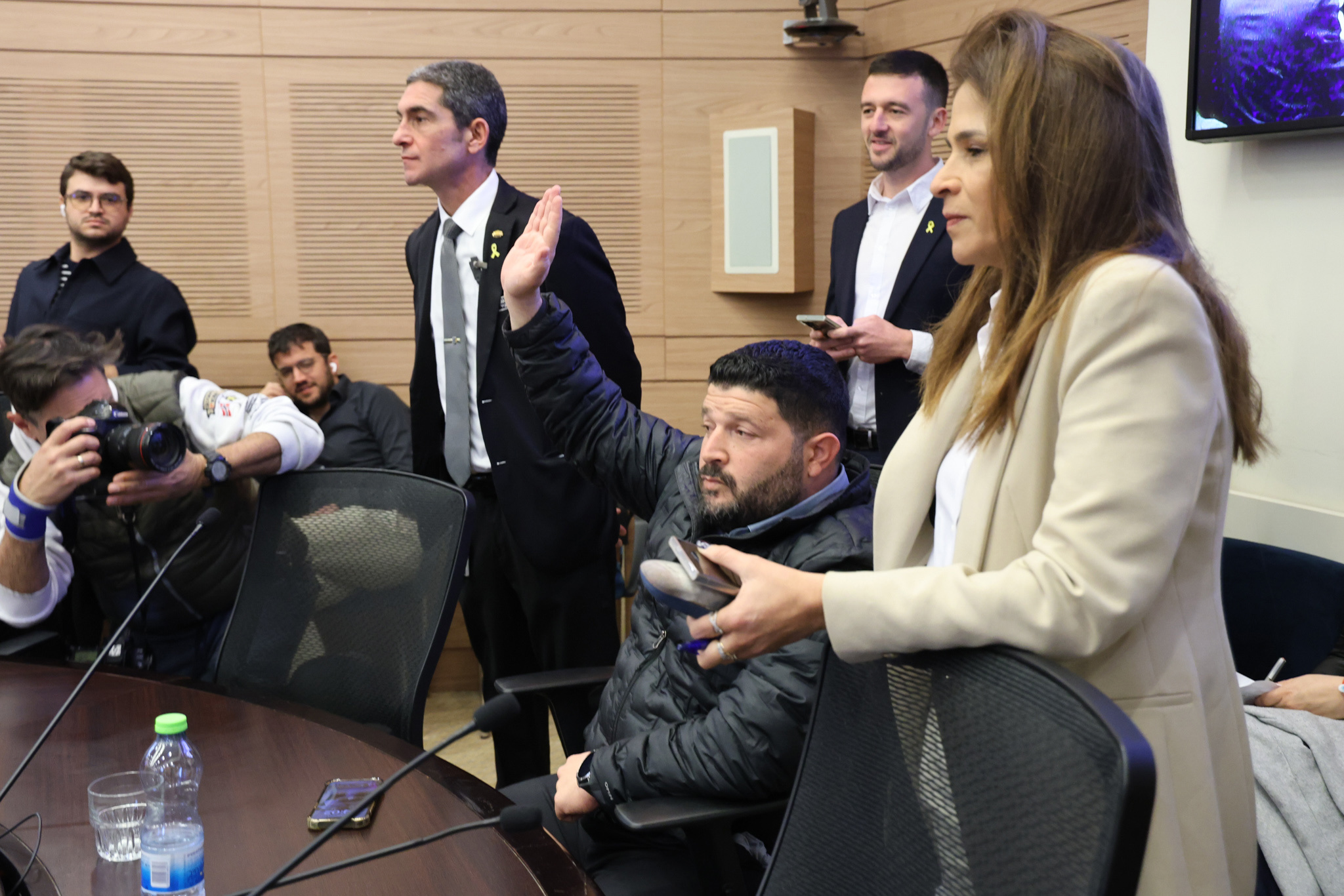 חבר הכנסת אלמוג כהן בדיון בוועדת העבודה והרווחה בכנסת 