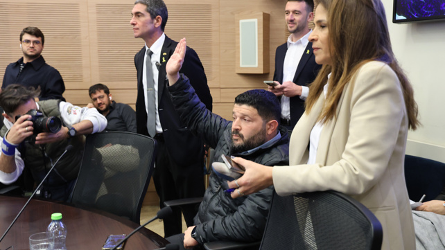 חבר הכנסת אלמוג כהן בדיון בוועדת העבודה והרווחה בכנסת 