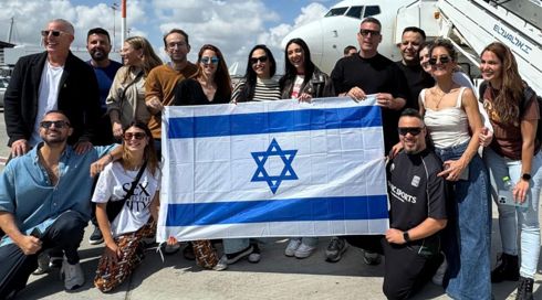 משלחת ישראל לאירוויזיון יצאה לבזל, יובל רפאל: "שכל החטופים ישובו עד שנחזור"