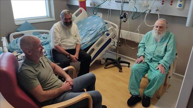 ראש השב"כ רונן בר בביקור אצמל הרב דרוקמן בבית החולים