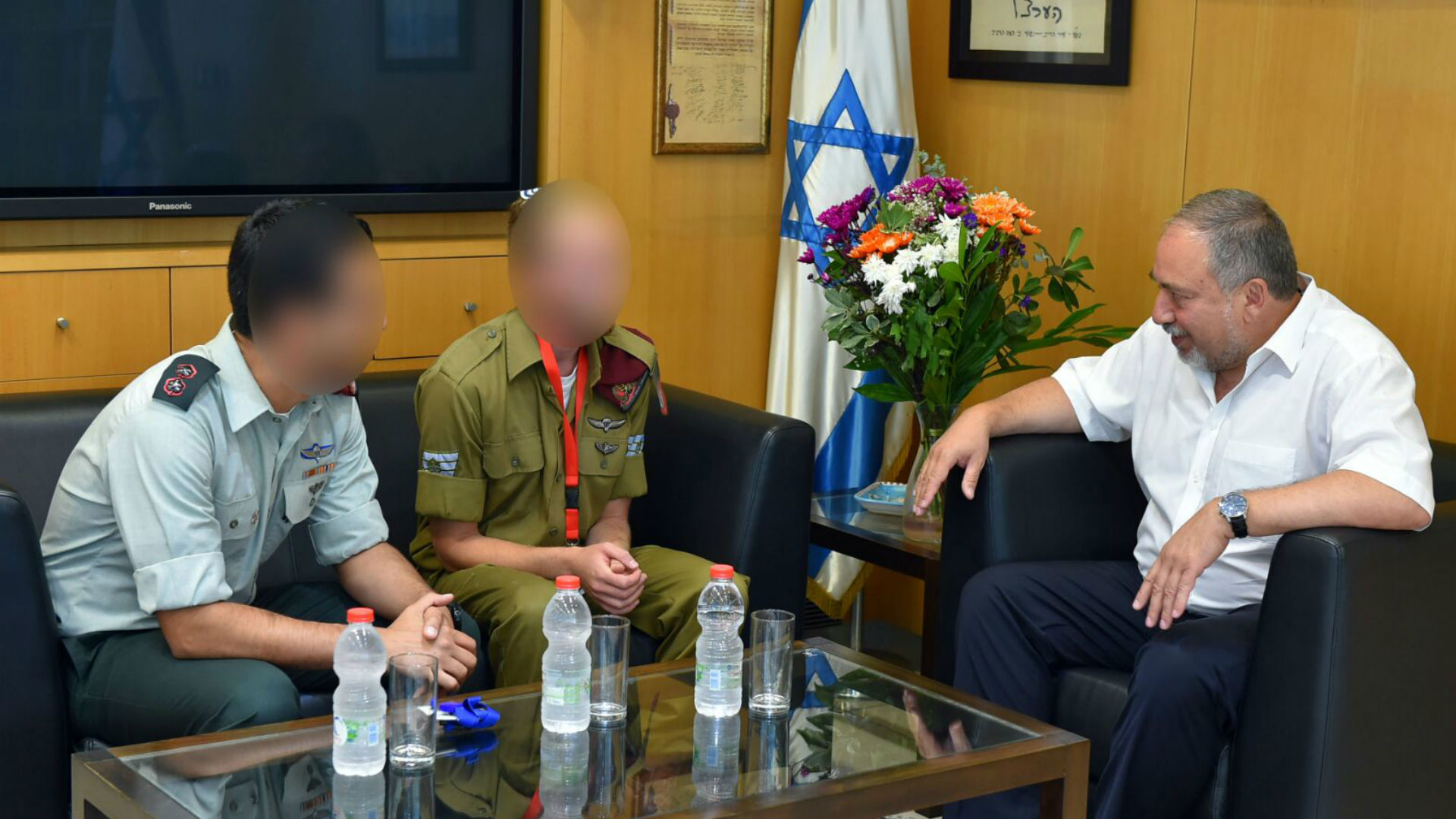 סמ"ר ע' בלשכת שר הביטחון