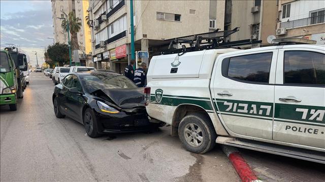 מכוניתו של החשוד ברצח בלוד לאחר שהתנגש בניידת משטרה 12.02.23