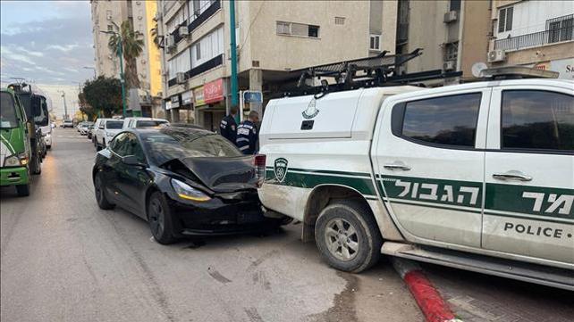 מכוניתו של החשוד ברצח בלוד לאחר שהתנגש בניידת משטרה 12.02.23