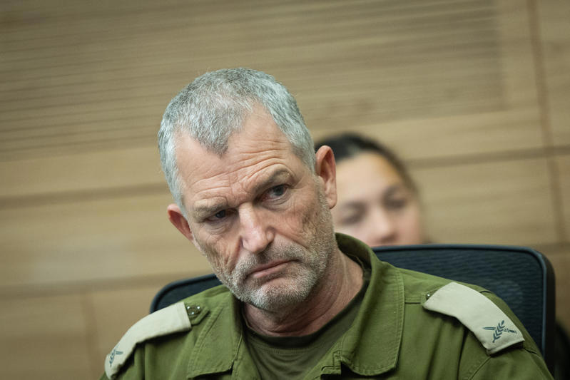קצין המילואים הראשי ת"אל בני בן ארי בועדה בכנסת 