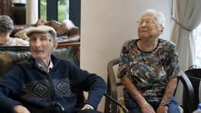 בני 90 בלי בית: הקשישים שנאלצו להתפנות בגלל פגיעת הטיל האיראני