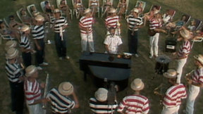 דוד קריבושי עם להקה בשיר 'ג'יגולו', 1998FT