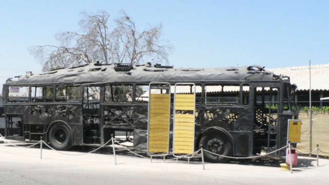שלדת האוטובוס מהפיגוע כביש החוף