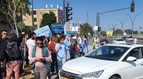 החשוד שתקף עם רכבו מפגינים בב"ש: "לא התכוונתי לפגוע"