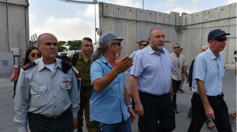 ליברמן החליט: מעבר כרם שלום ישוב לפעילות חלקית