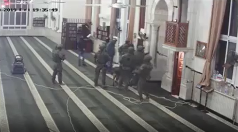 תיעוד מהמסגד: המרדף אחר רוצח אורי אנסבכר