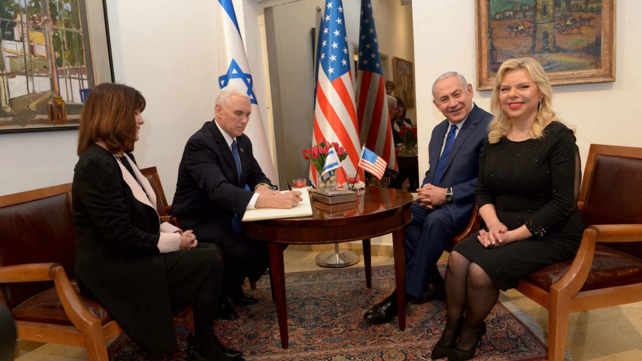 בנימין נתניהו ומייק פנס