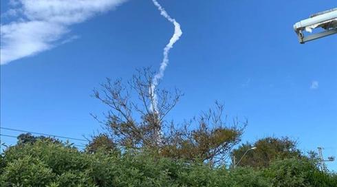 הסיבה לשובל בשמי הארץ: ניסוי במערכת הנעה רקטית