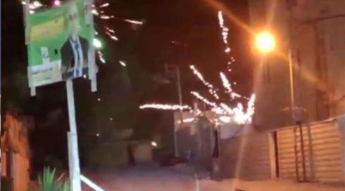 ירי ברחובות, שריפות בתים וקטטות המוניות: תיעוד מפחיד מערערה