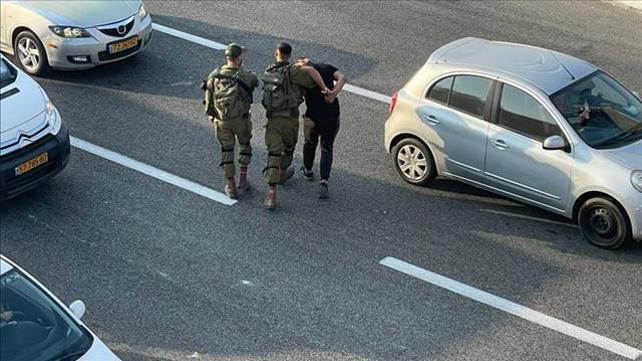 התעללות חיילים מחסום מכבים פלסטינים