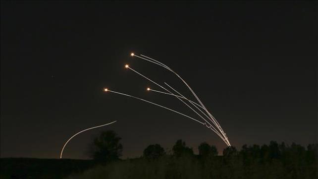 טיל כיפת ברזל משוגר לעבר רקטות מעזה