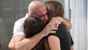 שלומי זיו מתאחד עם משפחתו לאחר חילוצו משבי חמאס
