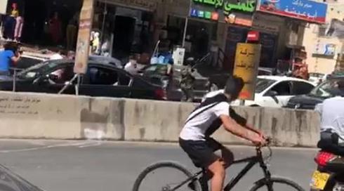 תיעוד: ירי ברחובות לכבוד אסיר משוחרר בשטח המוניציפאלי של ירושלים