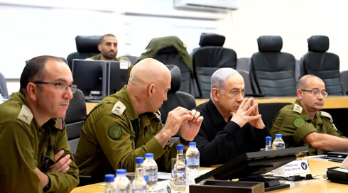 בזמן שהצפון בער: השר הממונה על הכבאות בילה בהופעה
