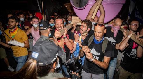 "כל מי שיצביע הוא בוגד": הלחץ שהופעל על חברי כחול לבן לפני ההצבעה על חוק ההפגנות