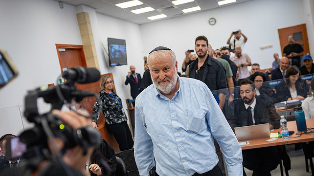 אביחי מנדלבליט מעיד