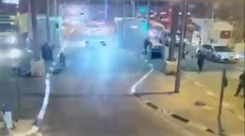 ניסיון פיגוע ירי במעבר קלנדיה: מאבטח נפצע קל