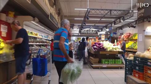 חצי מחיר מבארץ: הישראלים שקונים ברשות הפלסטינית (1)