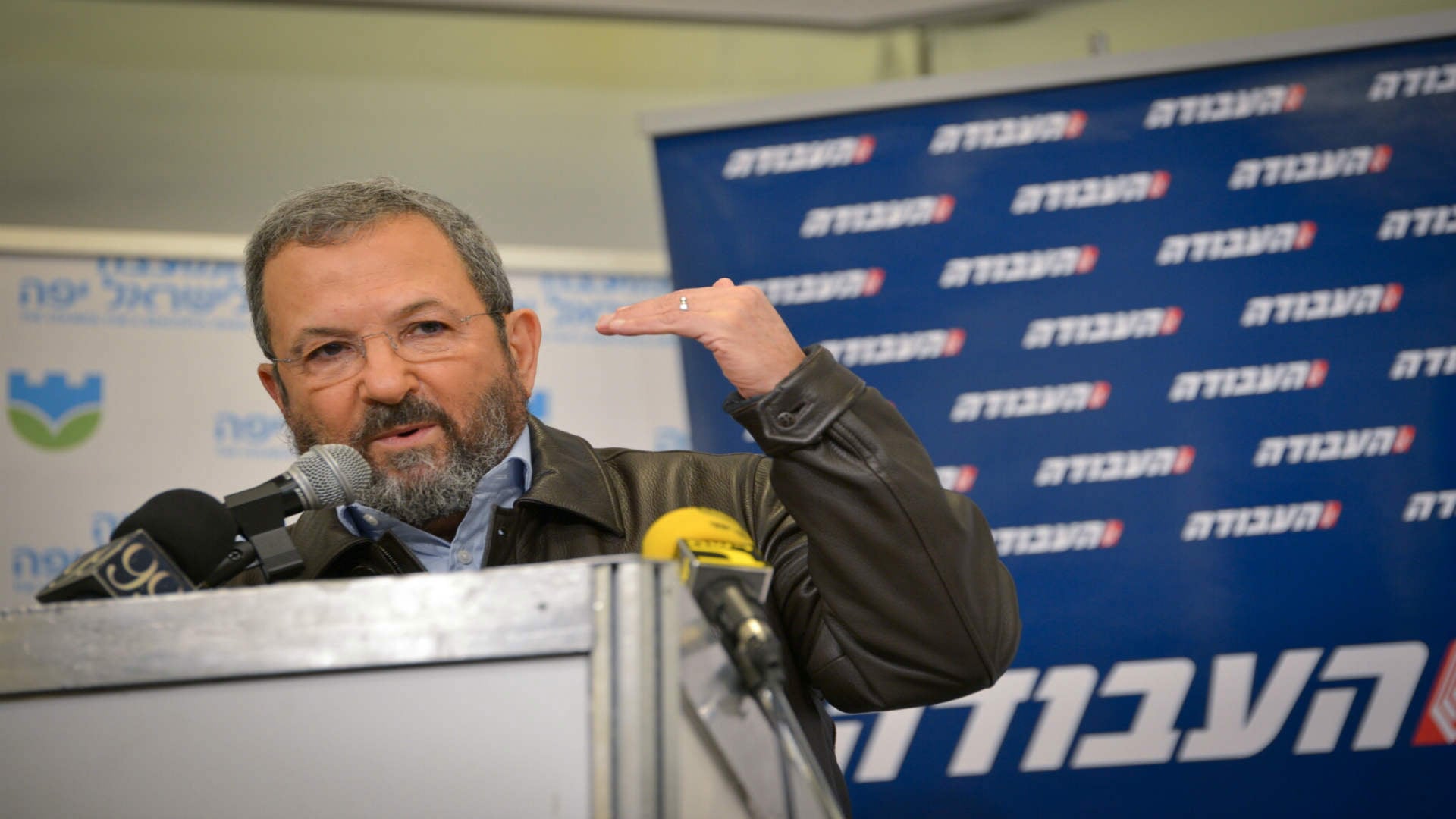 ח"כ עמיר פרץ לצד יו"ר המחנה הציוני יצחק הרצוג, דצמ