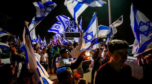 כ-2,000 בני אדם השתתפו בצעדת הדגלים בלוד ורמלה: "איבדנו משילות"