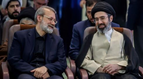 מוג'תבא חמינאי מאיים: רוצחי לאריג'אני ישלמו מחיר בקרוב