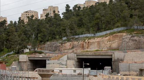 בומים של חפירות ופיצוצים באדמה בחסות תוכנית הבנייה?