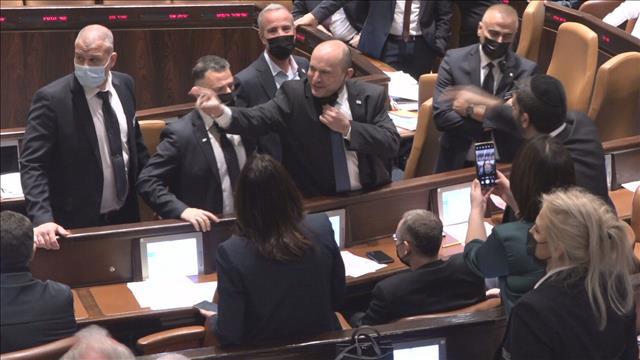 בנט מתעמת