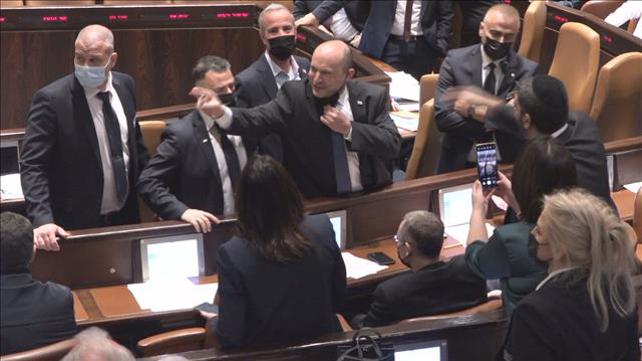 בנט מתעמת