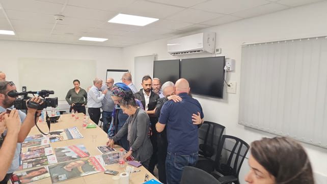 נתניהו בפגישה עם משפחות החטופים 15.10.23
