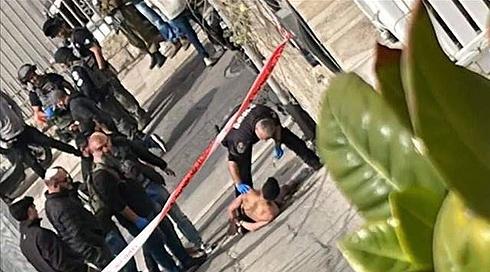 קצין צנחנים ואביו נפצעו קשה בפיגוע בעיר דוד בירושלים; המחבל - בן 13