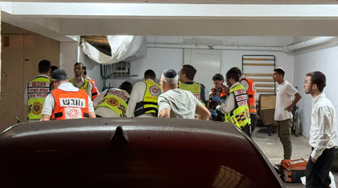 אדם נלכד בשריפה בדירה בבית שמש; מצבו אנוש