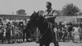 כתבה על קייטנות בארגון המשטרה, 1978