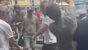 תקיפת פעילי הדמוקרטים בשוק התקווה