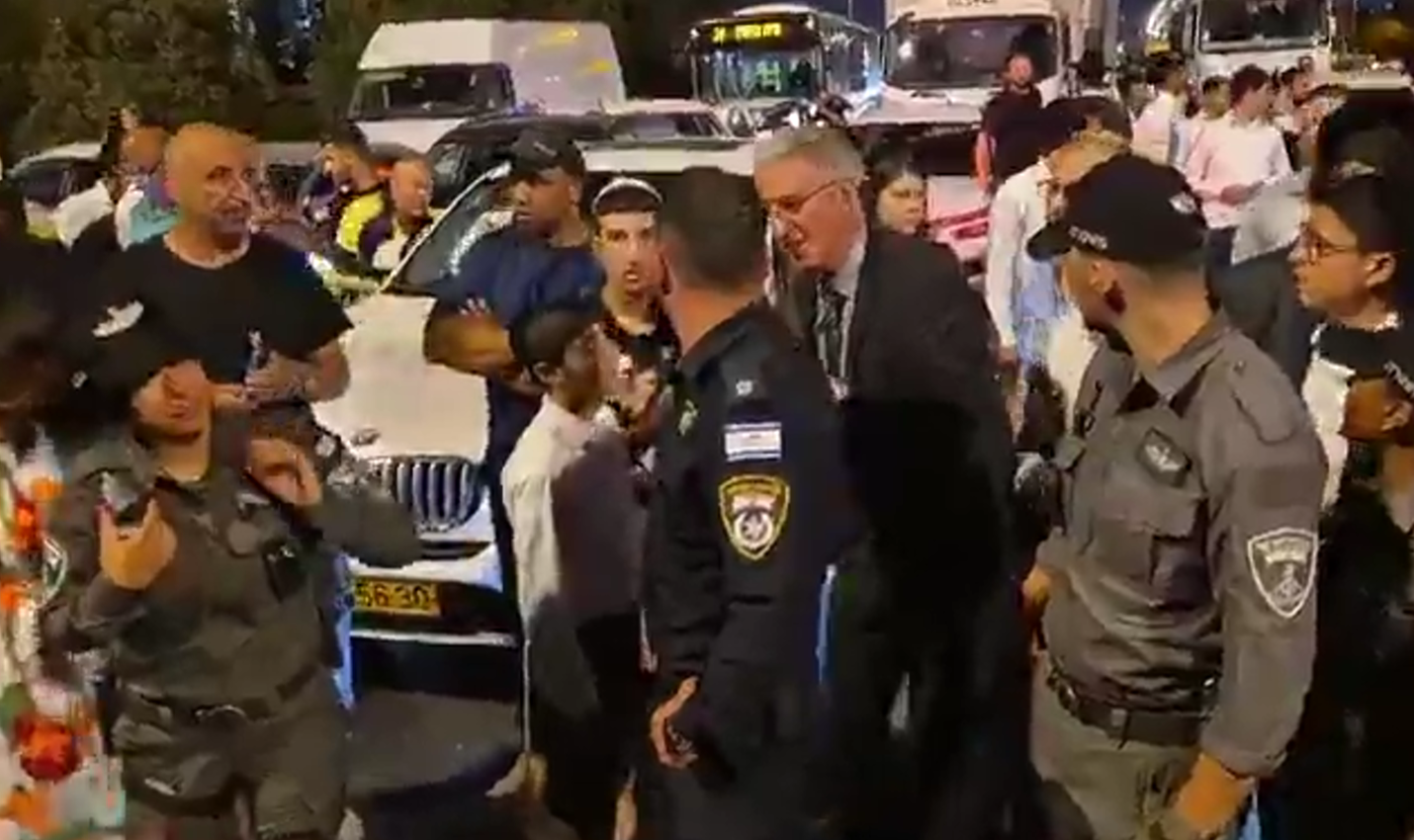 מפגינים חרדים חוסמים את כביש 4 במחאה נגד מעצר עריקים, אוקטובר 2025
